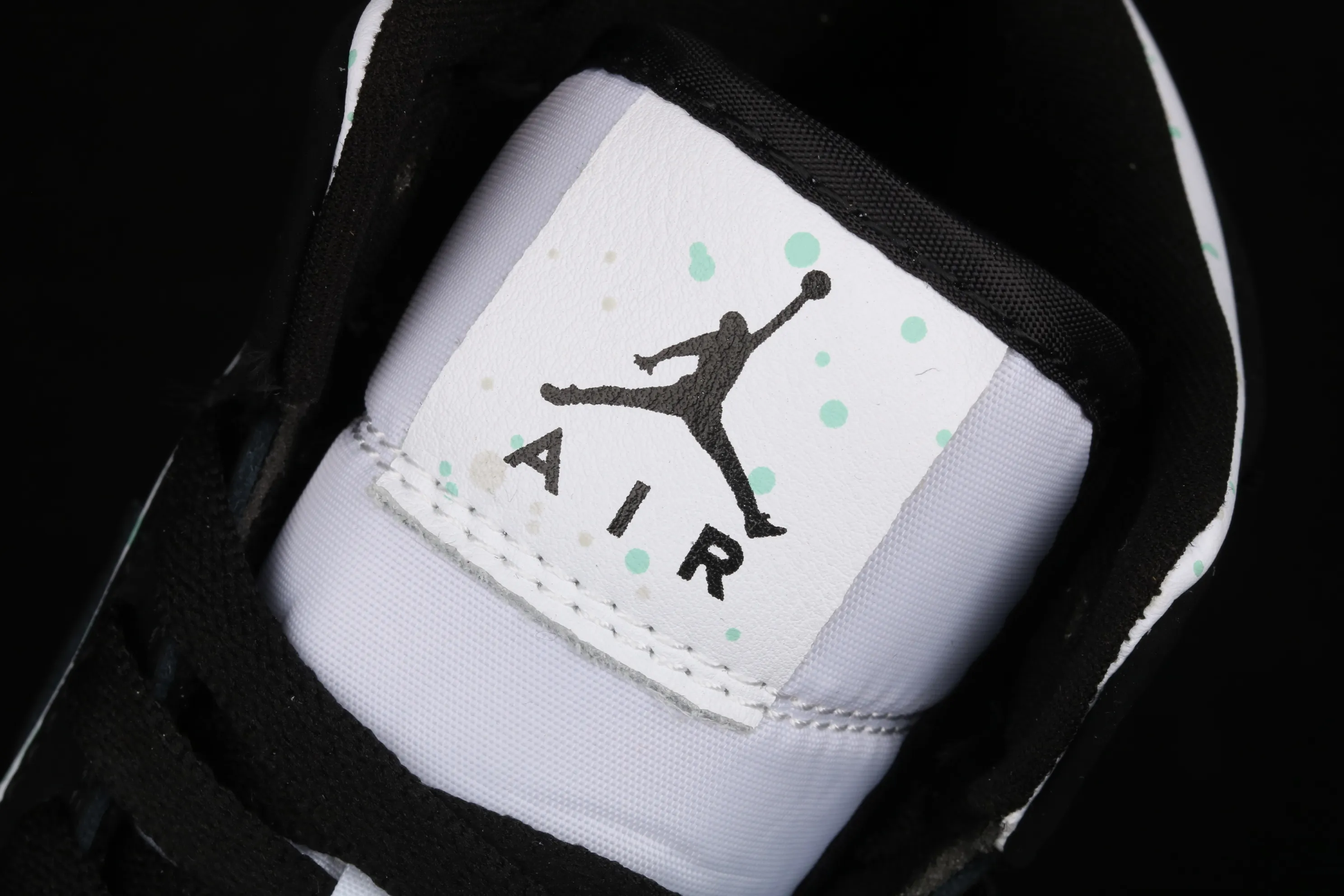 All categories Air Jordan Jordan series basketball shoes Air Jordan 1 Mid Air Jordan 1 Mid AJ1 Joe 1 black and white color luminous starry mid-top BQ6931-103